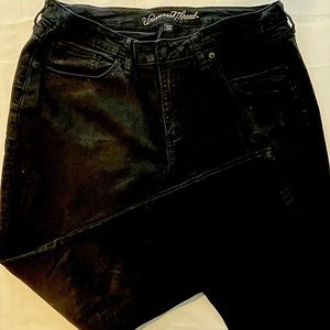 💥2/$15💥Universal Threads  Black Curvy Skinny Jeans + FREE JEGGINGS